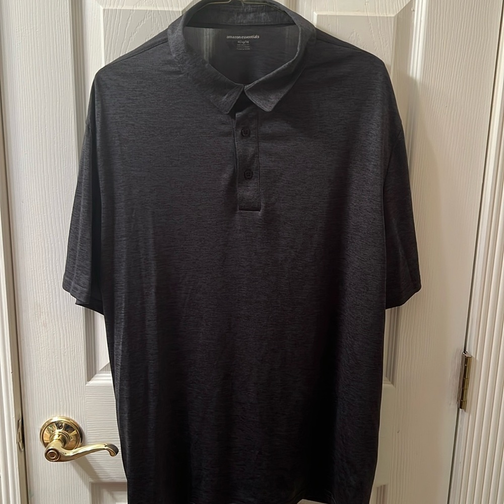 Amazon essentials Men’s XL short sleeve polo in great condition